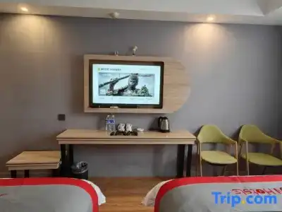 Chedi View Hostel & Rooftop Bar - 52