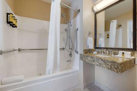 Best Western Plus Marina Shores - 8