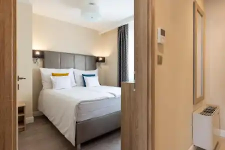 Silver Crown & Residence - 26