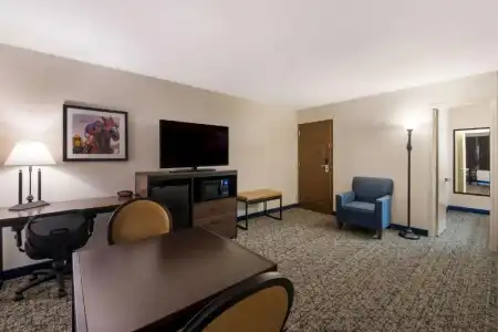 Best Western Winners Circle - 73