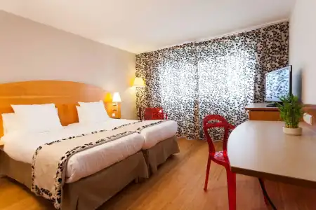 C Suites - 31