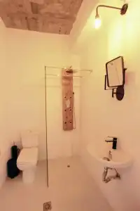 Mesanto Luxury Suites - 111