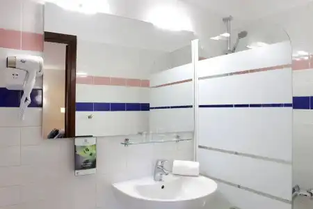 Best Western & SPA Coeur De Cassis - 9