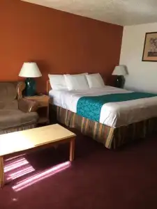 Pine Tree Inn - 33