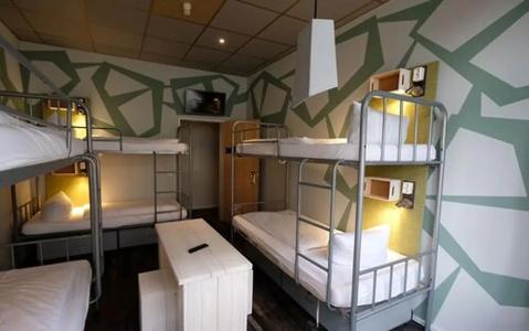 Singer109 & Hostel - 35