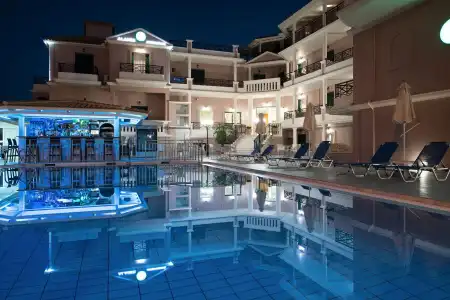 Alamis & Apartments - 12