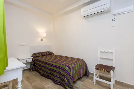 Sol y Miel Hostal - 20