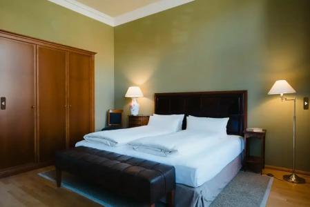 Louisa's Place - 125