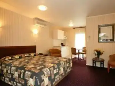 Cornwall Park Motor Inn - 24