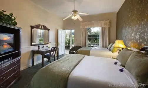 Lavender Inn by the Sea - 5