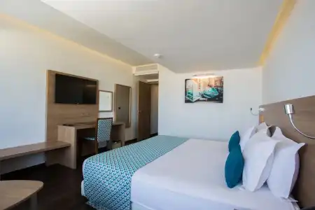 Fredj and Spa - 75