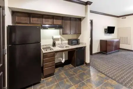 Hawthorn Suites by Wyndham Lubbock - 42