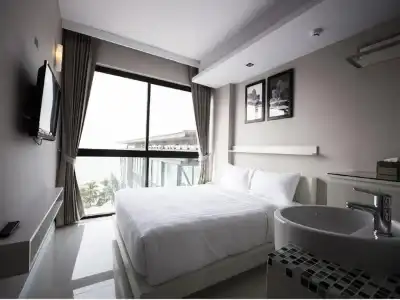 Serenotel Pattaya Beach Front - 65