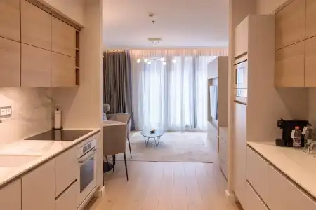 Emerald Downtown Suites - 12