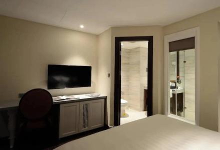 The Chi Novel Hostel - 102