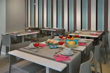 Embassy & Spa - 23