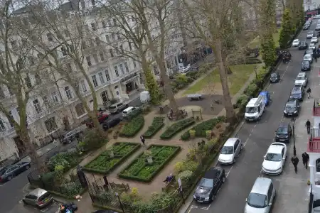 Hyde Park Court - 18