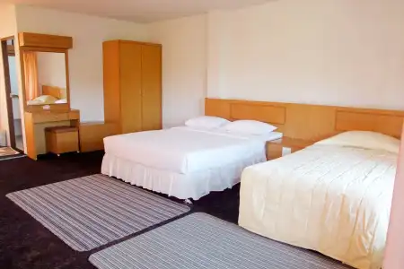 Sichang Shine Khao Resort - 2