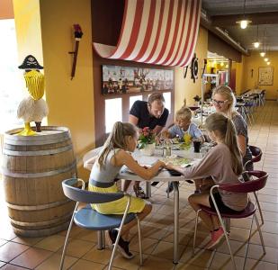 LEGOLAND Wilderness Barrels & Cabins - 3