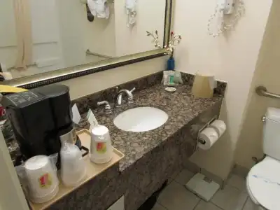 Super 8 by Wyndham Austin/Airport South - 37