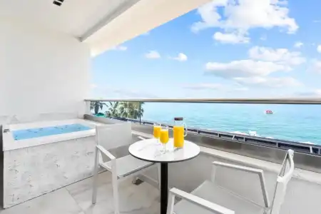 Emily's Luxury Suites - 62