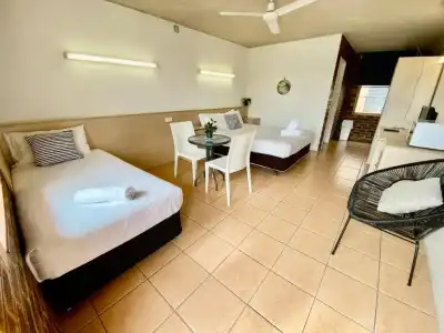 Camden Motor Inn - 62