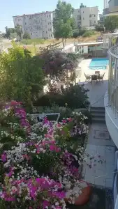Un Side Apart - 18