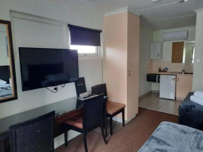 Flying Spur Motel - 24
