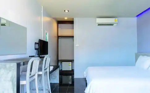 Loma Place - 3