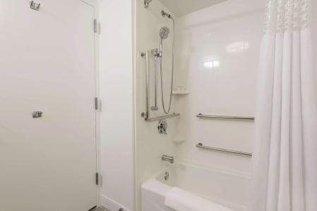 Hampton Inn Milwaukee-Northwest - 7