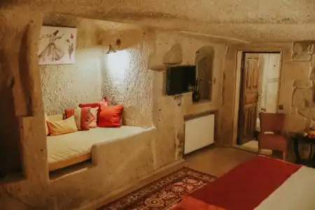 Elaa Cave - 105