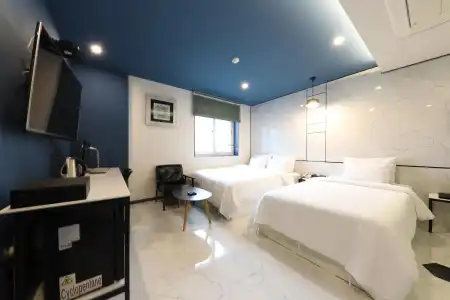 HY Realty - 14