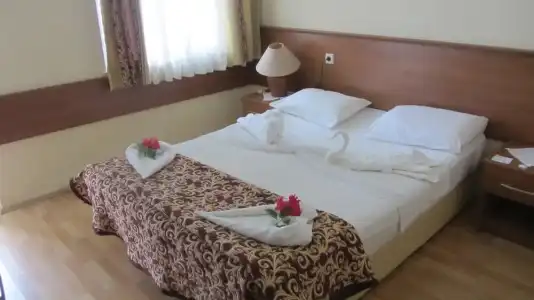 Ipek Camyuva - 1