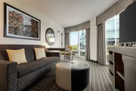 Hampton Inn & Suites Greenville-Downtown-RiverPlace - 83