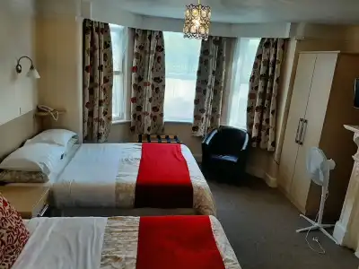 Sportsview Guest House - 17