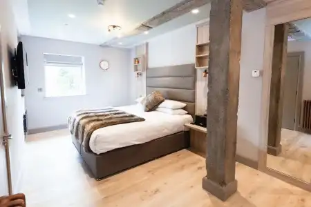 Clarendon Suites - 3