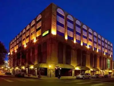Riverwalk Plaza - 72
