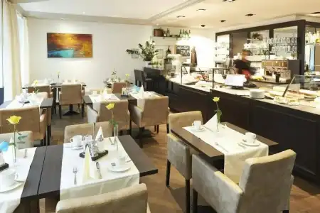 Müller Café & Wein - Mondholzhotel - 16
