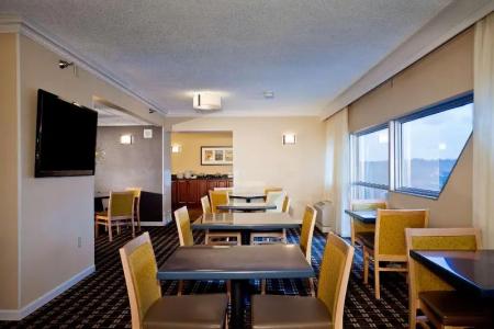 DoubleTree by Hilton South Bend - 56