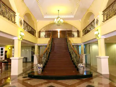 Bella Vista Waterfront Resort - 9