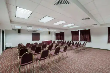 Quality Inn Grand Suites Bellingham - 16