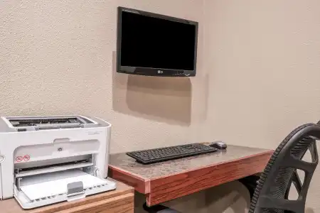 Days Inn by Wyndham Bismarck - 6