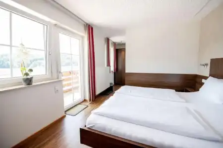 Garni Henn - 5