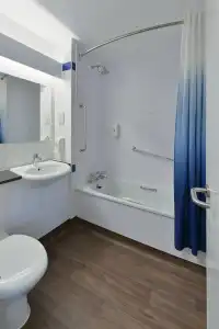 Travelodge London Park Royal - 26