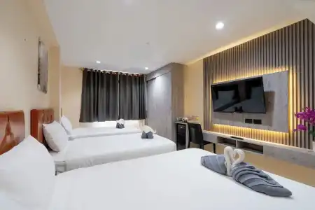 Square One Patong - 86