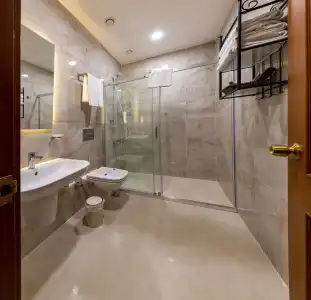 Royan Suites - 13