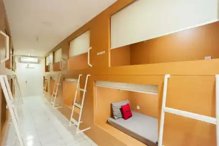 RedDoorz Hostel near Taman Puring - 12