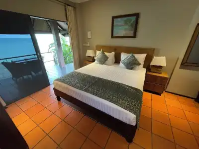 Beyond The Blue Horizon Villa Resort - 39