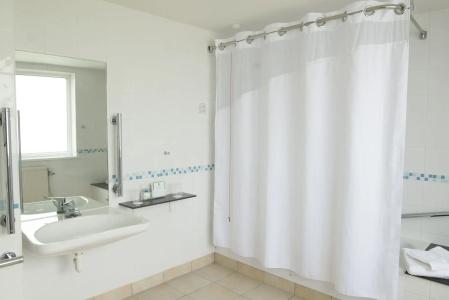 Holiday Inn Cardiff City Centre by IHG - 8