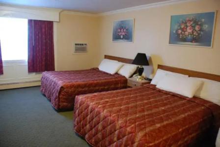 Merrill Field Inn - 16